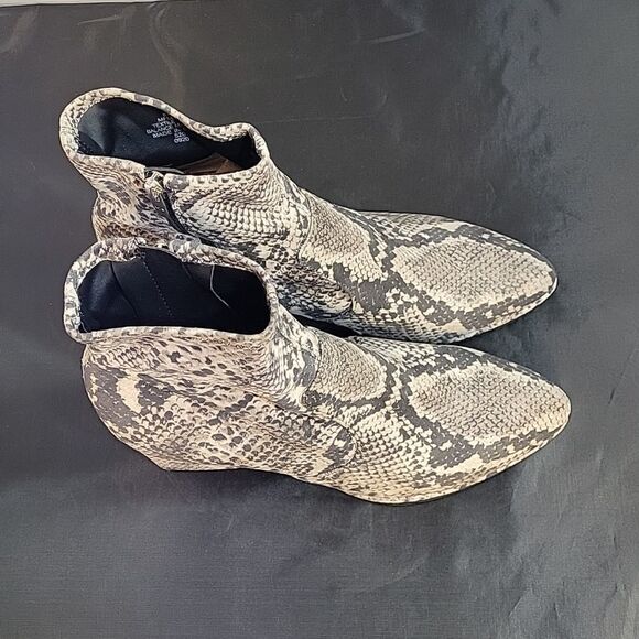 MARC FISHER POINTED TOE MFLEAVE SNAKE PRINT ZIP ANKLE BOOT - Picture 5 of 16